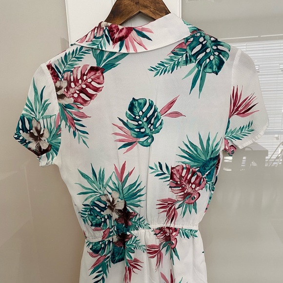 BB Dakota Beachy Romper - Picture 4 of 4